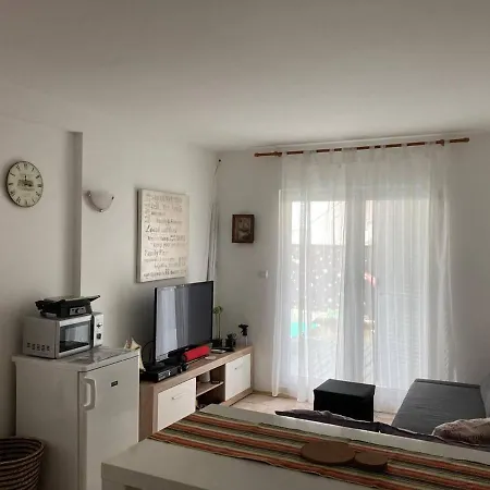 Charming 2-Bed Apartment In Necujam