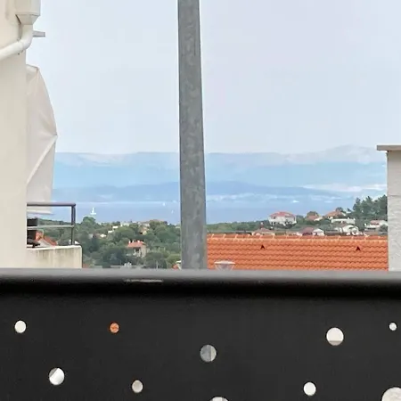 Charming 2-Bed Apartment In Necujam * Nečujam