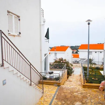 Charming 2-Bed Apartment In Necujam