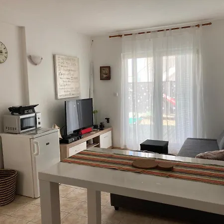 Charming 2-Bed Apartment In Necujam 公寓 Nečujam